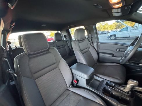 Used 2023 Nissan Frontier SV w/ Midnight Edition Package image 19