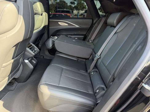 Used 2024 Cadillac Lyriq Luxury RWD image 13