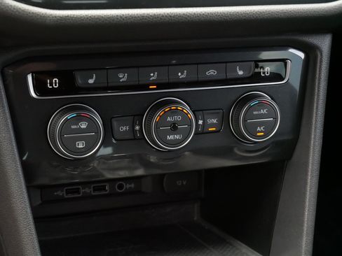 Used 2020 Volkswagen Tiguan SE w/ 3rd Row Seat Package AWD/4WD image 23