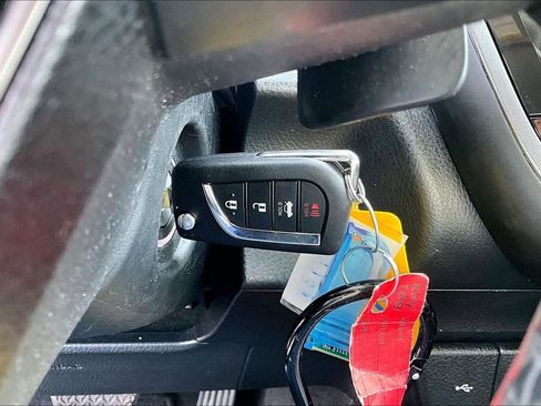 Used 2024 Toyota Camry SE image 13