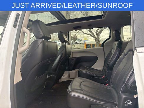 Used 2019 Chrysler Pacifica Limited image 10