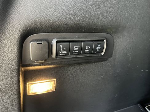 Used 2016 Ford Explorer Platinum image 39