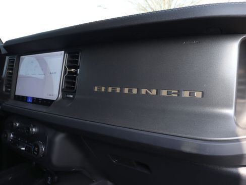 Used 2025 Ford Bronco Badlands image 30