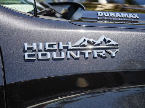 Used 2023 Chevrolet Silverado 1500 High Country w/ High Country Premium Package AWD/4WD image 8