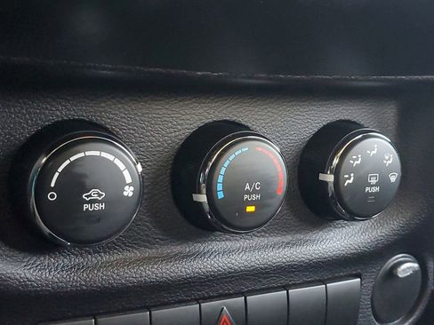 Used 2015 Jeep Wrangler Unlimited Sport w/ Connectivity Group AWD/4WD image 31