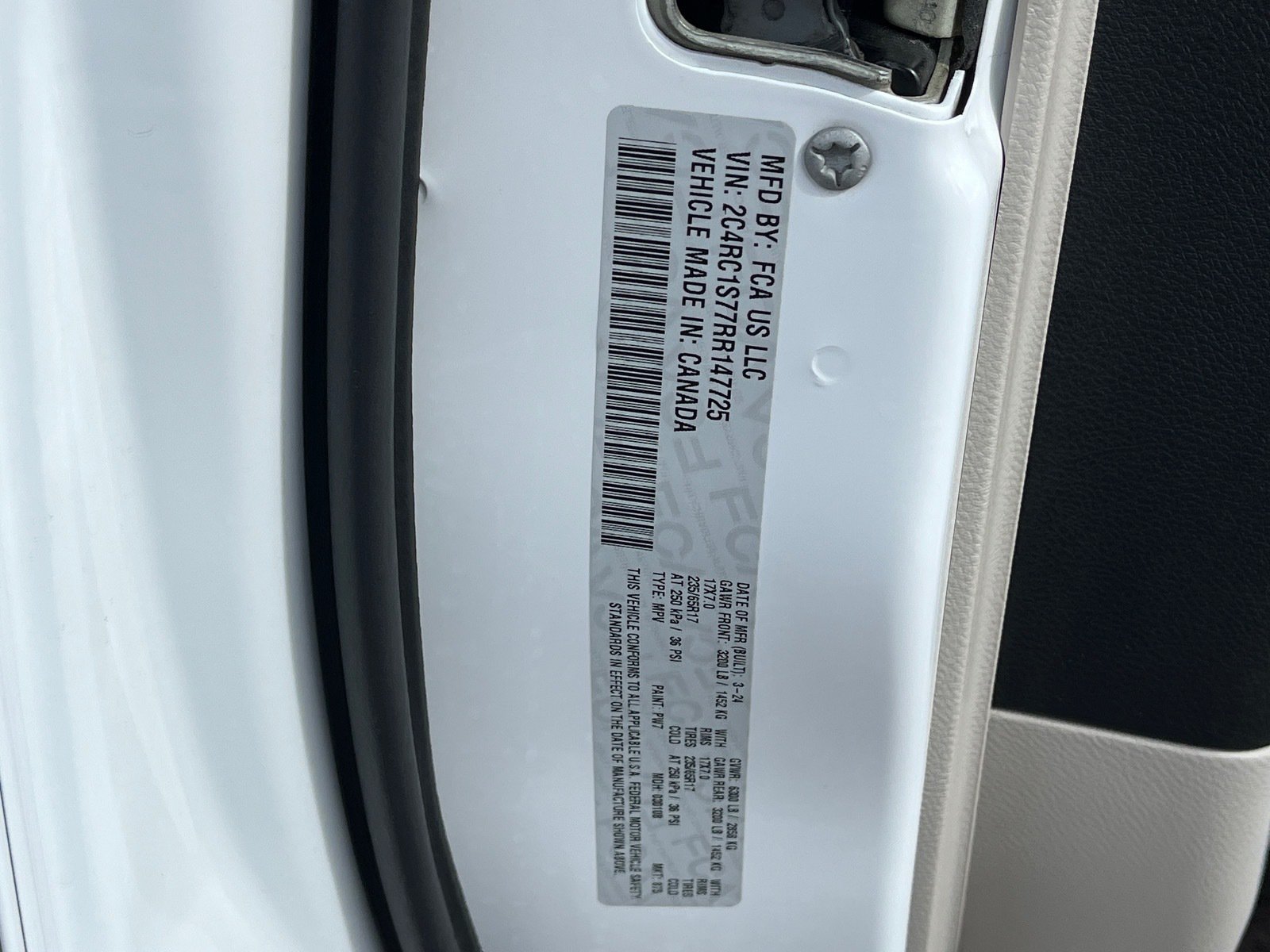 Used 2024 Chrysler Pacifica Limited FWD image 30