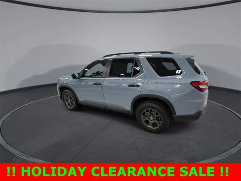 Used 2024 Honda Pilot TrailSport image 6