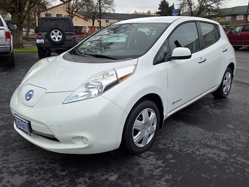 Used 2016 Nissan Leaf S w/ Charger Package image 2