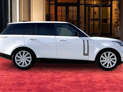 Used 2023 Land Rover Range Rover SE image 13