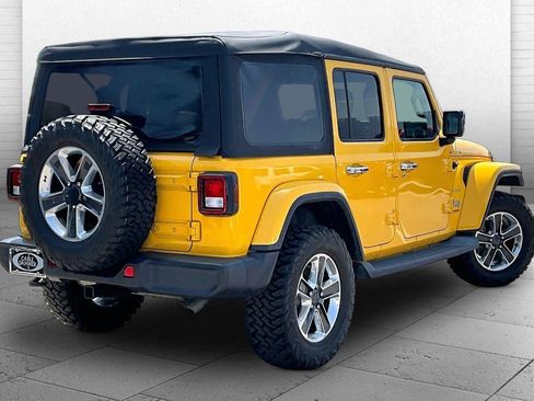 Used 2019 Jeep Wrangler Unlimited Sahara AWD/4WD image 12
