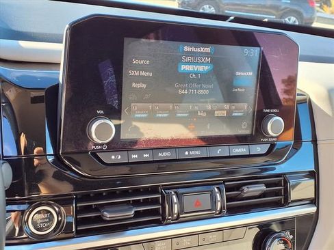 Used 2022 Nissan Pathfinder SV image 5