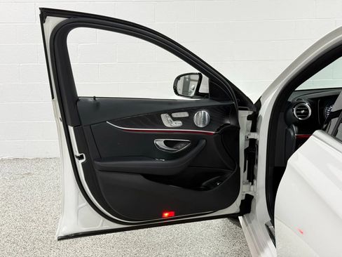 Used 2019 Mercedes-Benz E 300 4MATIC w/ Premium 1 Package image 11