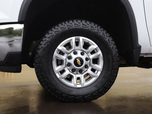 Used 2024 Chevrolet Silverado 2500 LT AWD/4WD image 27