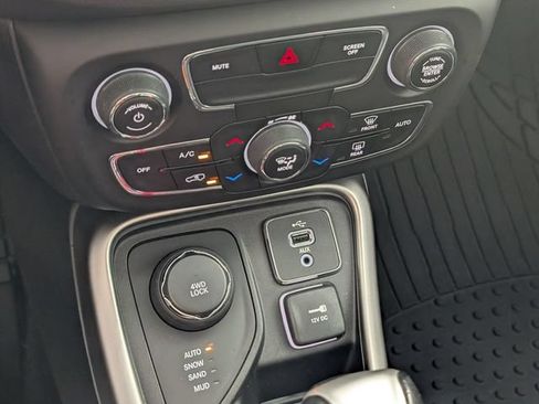 Used 2018 Jeep Compass Latitude w/ Popular Equipment Group AWD/4WD image 21