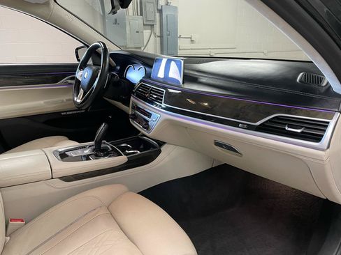 Used 2018 BMW 750i xDrive AWD/4WD image 12
