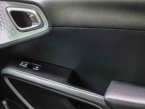 Certified 2025 Kia Soul LX w/ LX Technology Package FWD image 15