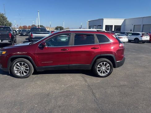 Used 2019 Jeep Cherokee Latitude Plus w/ Comfort/Convenience Group image 6