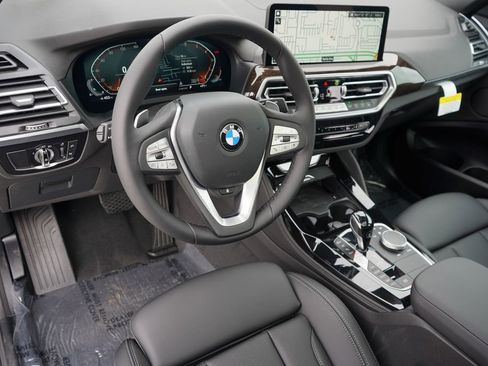 Used 2025 BMW X4 xDrive30i w/ Premium Package image 12