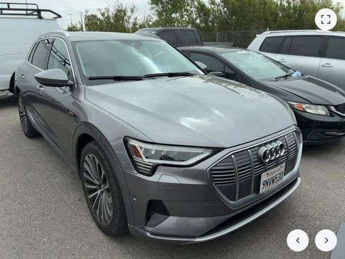 Used 2019 Audi e-tron Prestige w/ Prestige Package AWD/4WD image 3