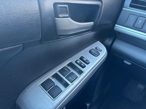 Used 2014 Toyota Camry SE FWD image 16
