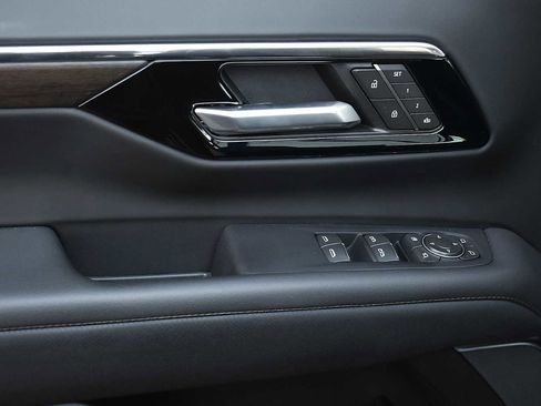 Used 2025 Chevrolet Tahoe High Country AWD/4WD image 29