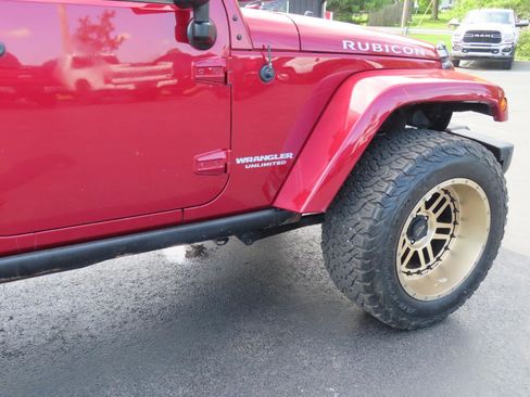 Used 2013 Jeep Wrangler Unlimited Rubicon w/ Dual Top Group AWD/4WD image 22