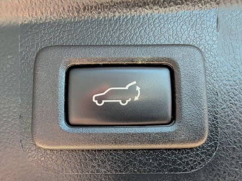 Used 2017 Subaru Outback 2.5i Limited AWD/4WD image 22