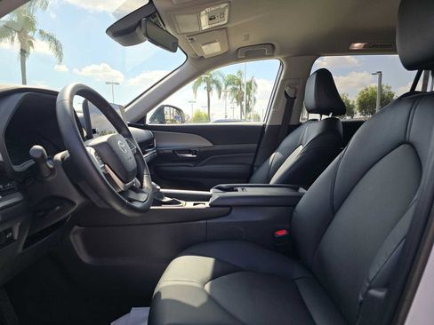 Certified 2025 Toyota Grand Highlander FWD image 22