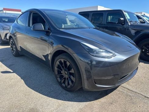 Used 2024 Tesla Model Y Long Range RWD image 3
