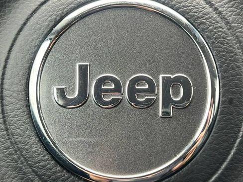 Used 2018 Jeep Compass Latitude w/ Cold Weather Group AWD/4WD image 10