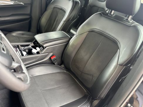 Used 2023 Jeep Grand Cherokee Altitude image 25