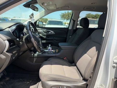 Used 2021 Chevrolet Traverse LT FWD image 11