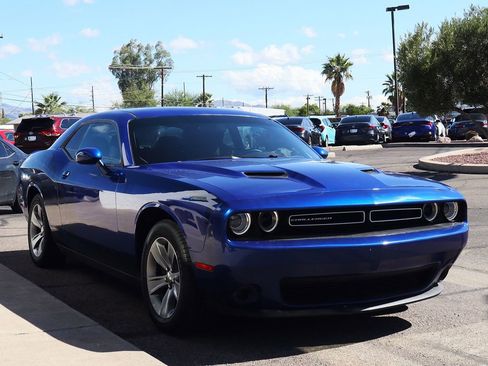 Used 2019 Dodge Challenger SXT image 14