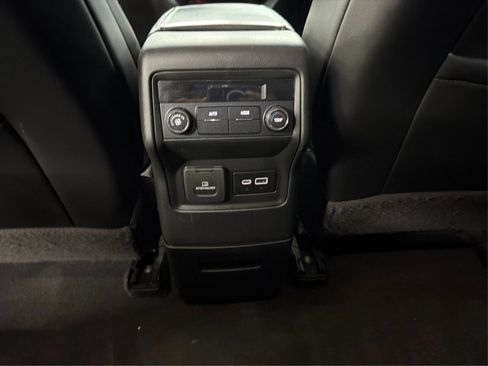 Used 2020 GMC Acadia SLT w/ LPO, Cargo Package FWD image 29