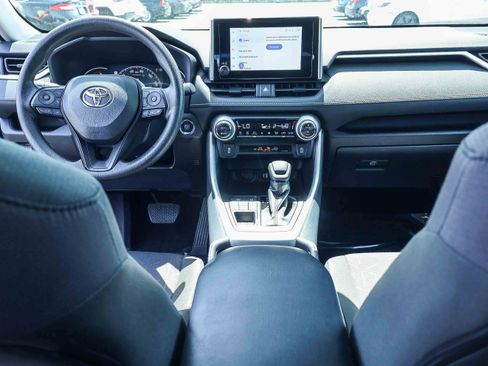 Used 2025 Toyota RAV4 XLE AWD/4WD image 6