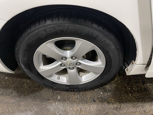 Used 2011 Toyota Sienna LE image 36