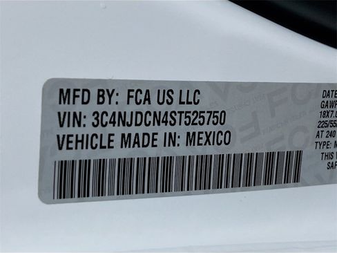 Used 2025 Jeep Compass Limited image 28