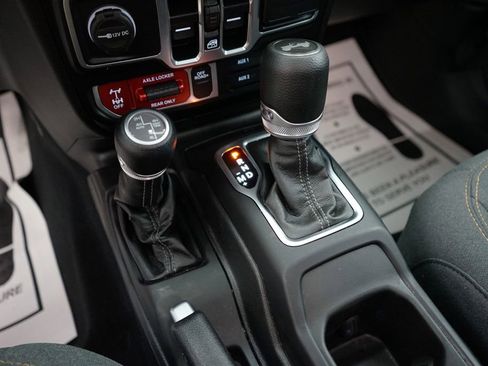 Used 2024 Jeep Wrangler Unlimited AWD/4WD image 39
