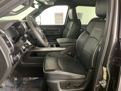Used 2025 RAM 3500 Laramie AWD/4WD image 17