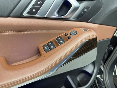 Used 2020 BMW X5 xDrive40i w/ M Sport Package image 12