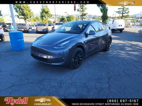 Used 2023 Tesla Model Y Standard Range 4D Sport Utilit image 1