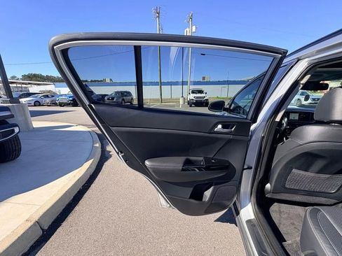 Used 2022 Kia Sportage EX w/ EX Technology Package FWD image 21