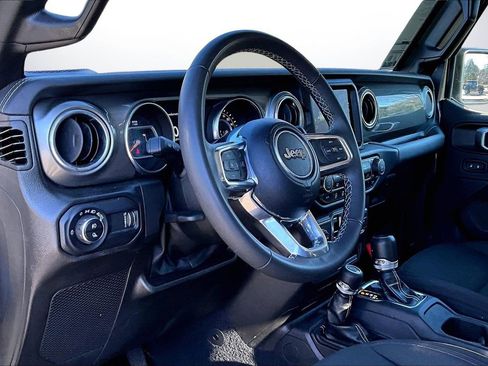 Certified 2023 Jeep Gladiator Overland image 19