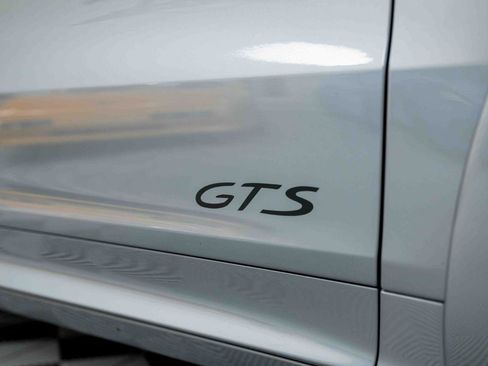 Used 2022 Porsche Cayenne GTS AWD/4WD image 19