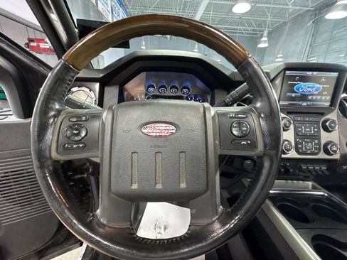 Used 2013 Ford F250 Platinum w/ Platinum Pkg AWD/4WD image 17