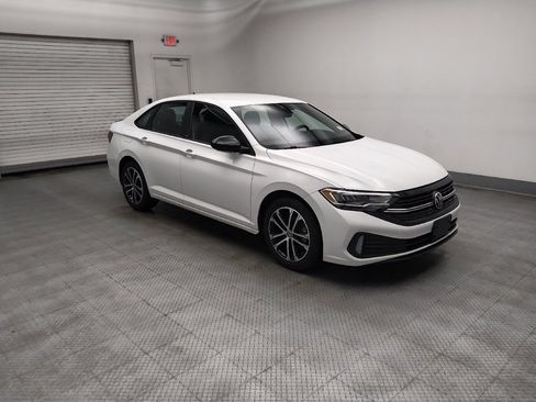 Used 2024 Volkswagen Jetta Sport image 11