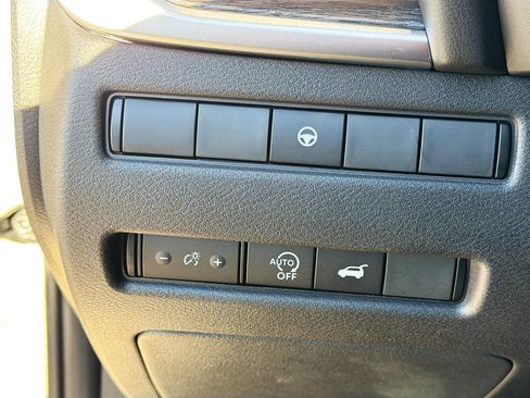 Used 2025 Nissan Rogue Platinum image 35