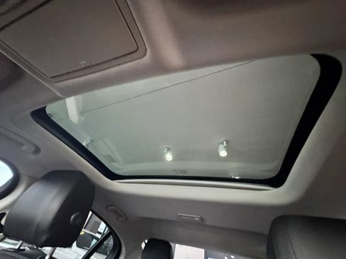 Used 2018 Jaguar XE Premium image 38