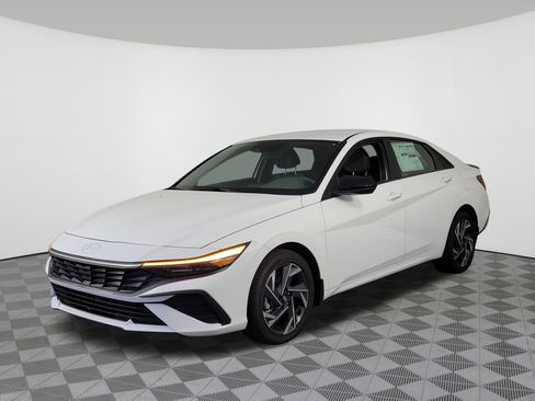 New 2025 Hyundai Elantra SEL image 40