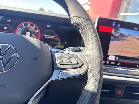 New 2026 Volkswagen Tiguan SE R-Line image 32